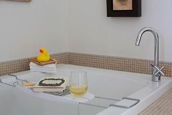 Away In The County Bed And Breakfast Cherry Valley Екстериор снимка
